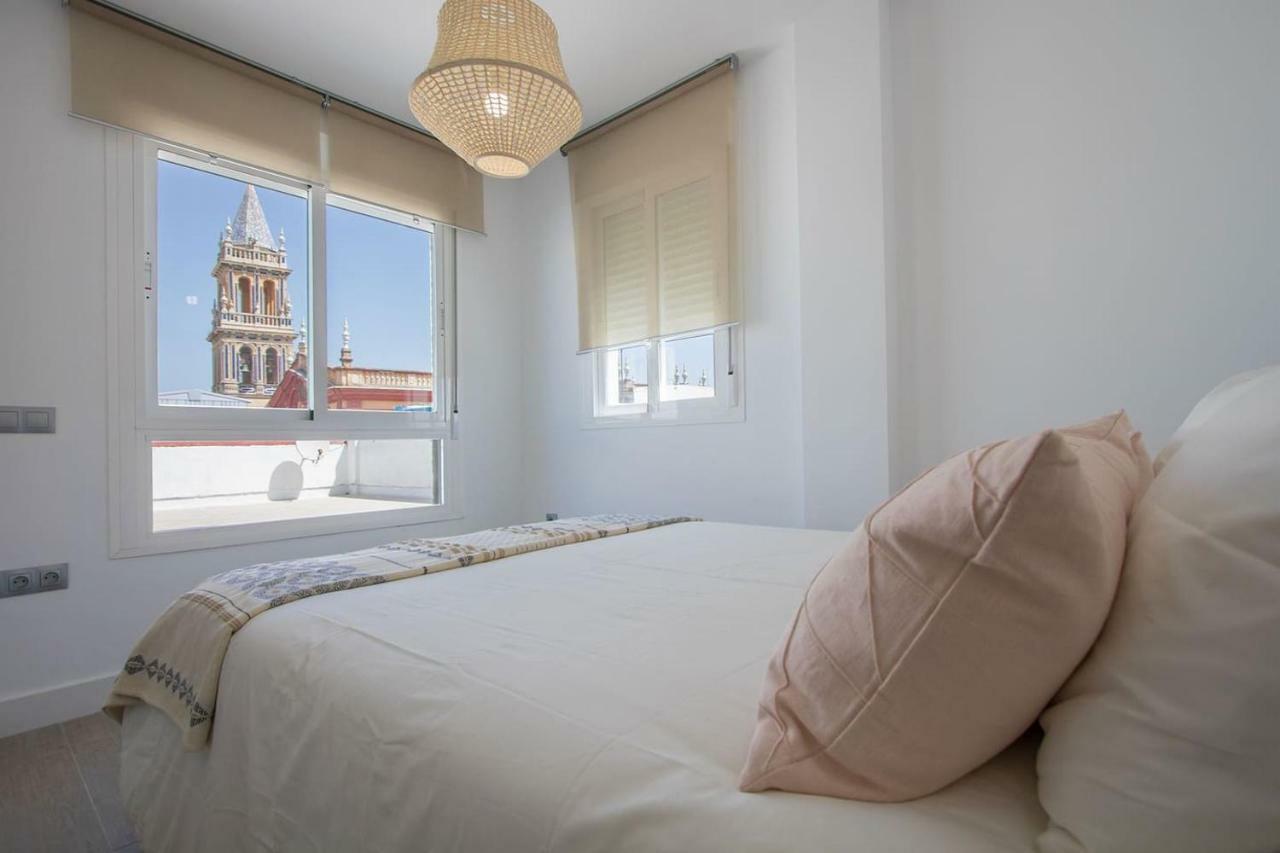 Triana Deluxe Skyview Apartment Seville Luaran gambar