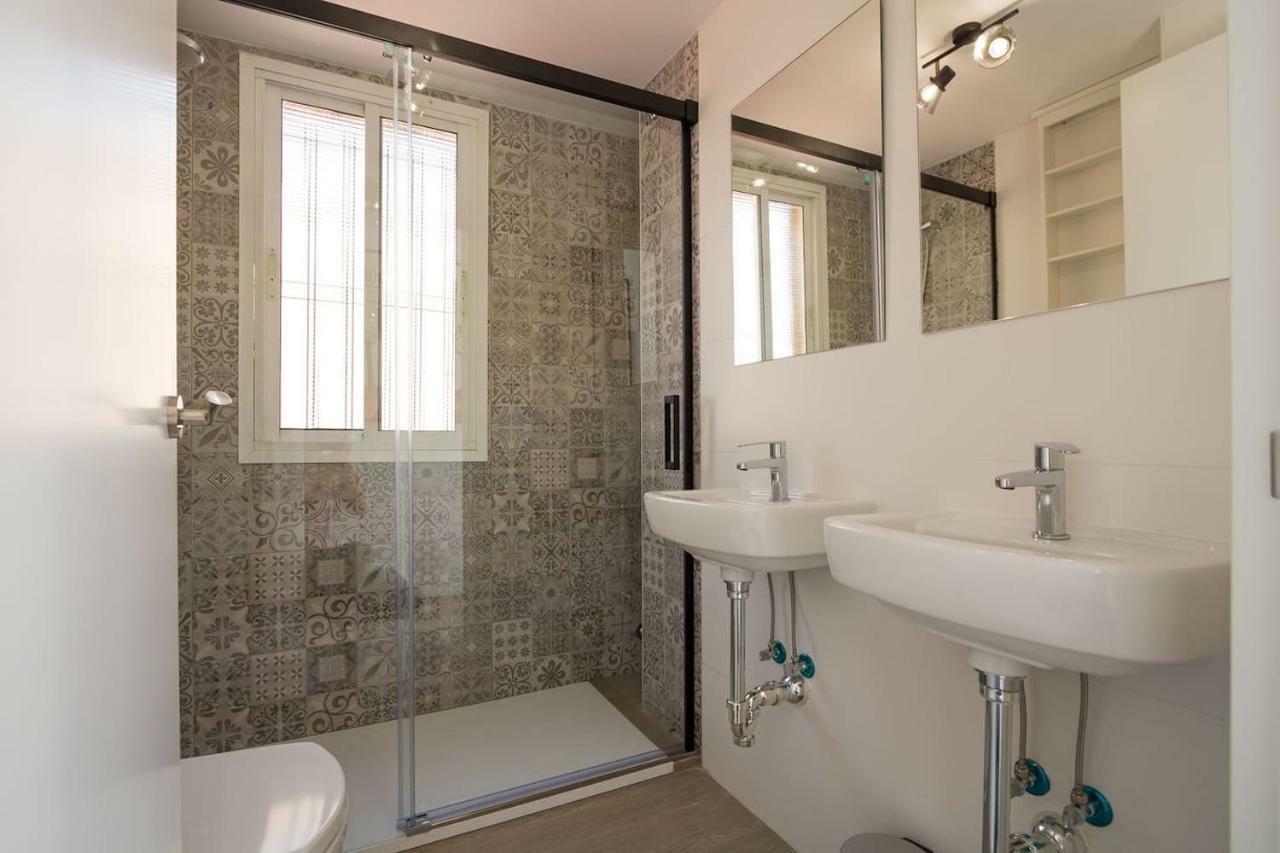 Triana Deluxe Skyview Apartment Seville Luaran gambar